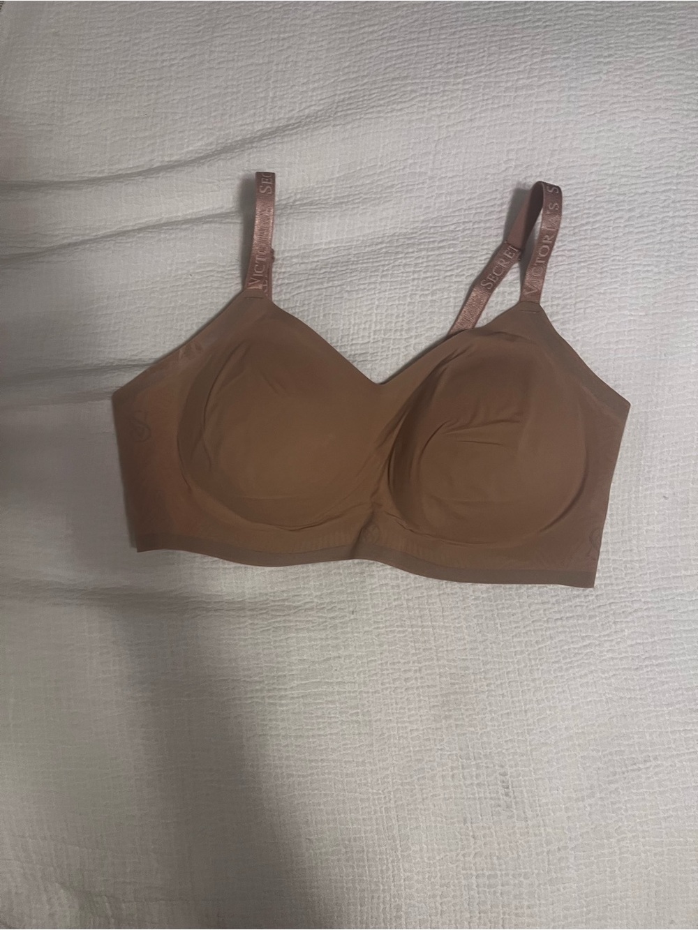 Victoria's Secret Lightly Lined Wireless Seamless Tee Shirt Bra with Logo Straps